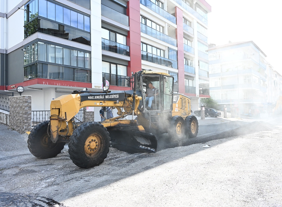 200 Milyon Liralık Dev Asfalt Hamlesinde 17 Bin Ton Sıcak Asfalt Yollarla Buluştu