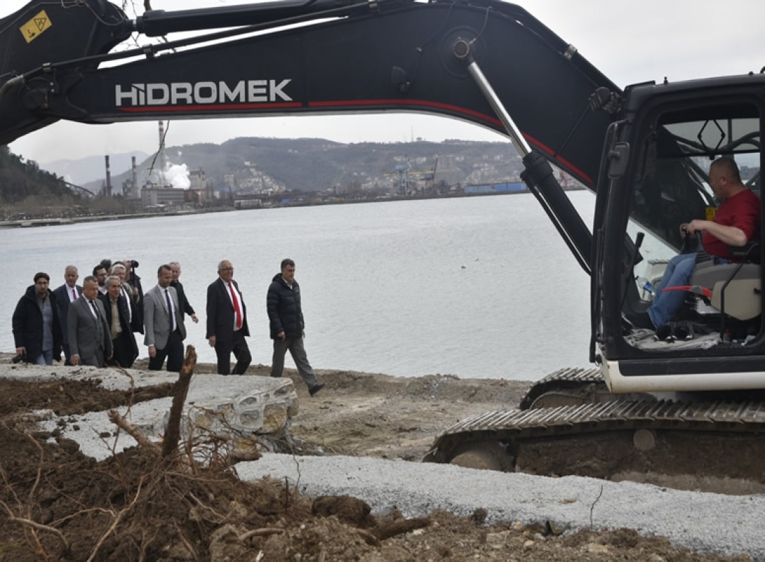 Başkan Posbıyık, Sahilde Yapılan Çalışmaları Denetledi