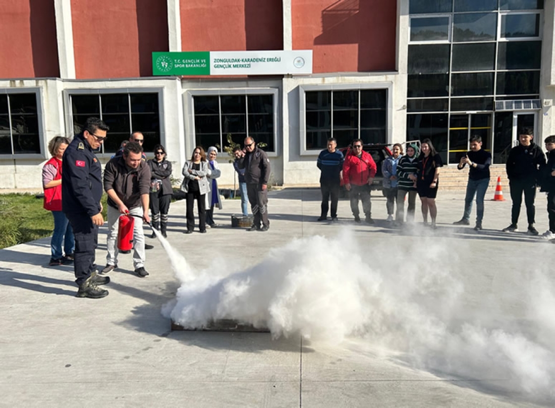 İtfaiye, Yangın Eğitimi Ve Tatbikatları Sürdürüyor