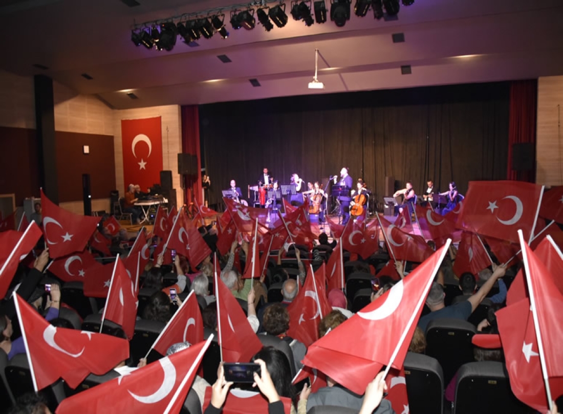 İzmit Belediyesi Kent Orkestrası Konseri Büyüledi