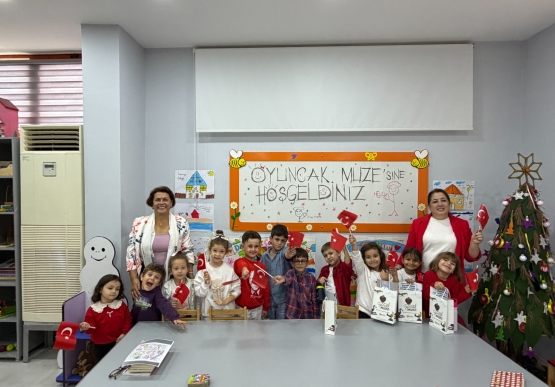 Cumhuriyet Coşkusu Oyuncak Müzesi’nde Çocuklarla Buluştu