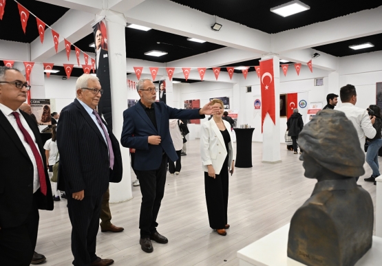 Cumhuriyet Konulu Sergiler Akm’de Açıldı