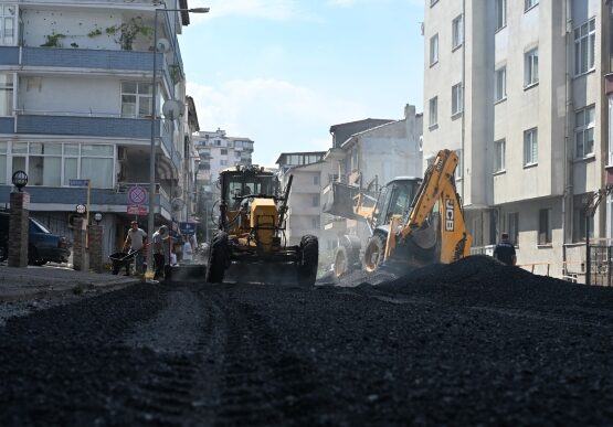 200 Milyon Liralık Dev Asfalt Hamlesinde 17 Bin Ton Sıcak Asfalt Yollarla Buluştu