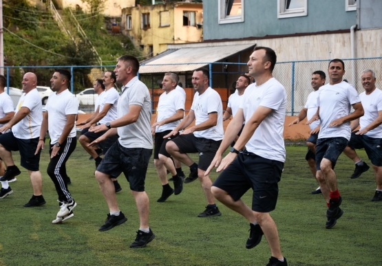 Zabıta Sahaya İndi, Spor Yapıyor