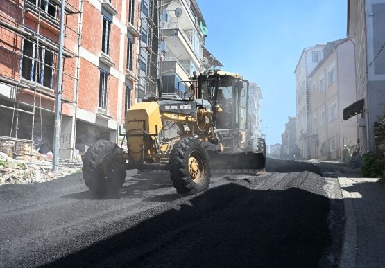 200 Milyon Liralık Dev Asfalt Hamlesinde 17 Bin Ton Sıcak Asfalt Yollarla Buluştu