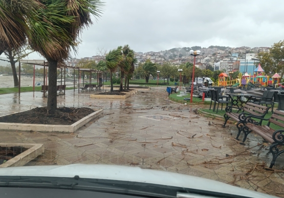 Derelerde Su Seviyesi Yükseliyor, Dalga Boyu Artıyor, Fırtına Şiddetleniyor