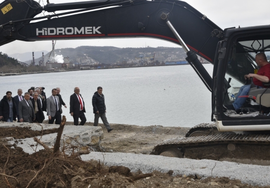 Başkan Posbıyık, Sahilde Yapılan Çalışmaları Denetledi