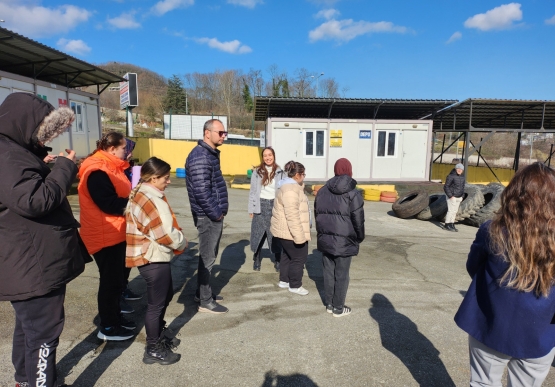 Öğrenciler, Atık Getirme Merkezi’ni Ziyaret Ettiler