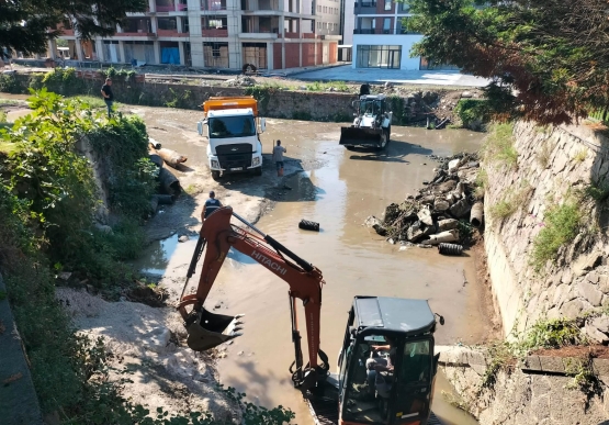 Süleymanlar’da Menfez Temizlendi, Kanalizasyon Hatları Yenilendi