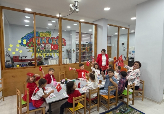 Cumhuriyet Coşkusu Oyuncak Müzesi’nde Çocuklarla Buluştu