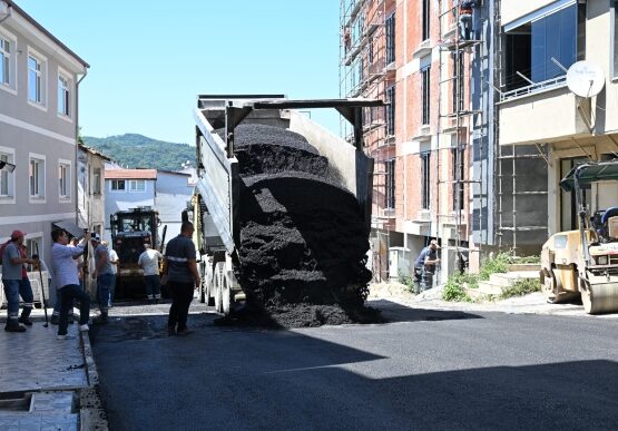 200 Milyon Liralık Dev Asfalt Hamlesinde 17 Bin Ton Sıcak Asfalt Yollarla Buluştu