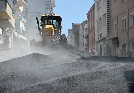 200 Milyon Liralık Dev Asfalt Hamlesinde 17 Bin Ton Sıcak Asfalt Yollarla Buluştu
