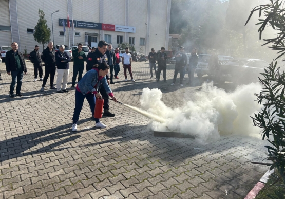 İtfaiye, Yangın Eğitimi Ve Tatbikatları Sürdürüyor