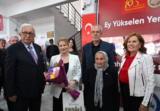 Cumhuriyet Konulu Sergiler Akm’de Açıldı