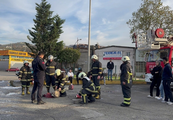 Gönüllü İtfaiyeciler Sahaya Çıktı