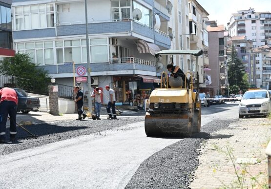 200 Milyon Liralık Dev Asfalt Hamlesinde 17 Bin Ton Sıcak Asfalt Yollarla Buluştu