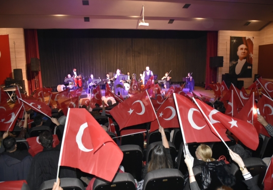 İzmit Belediyesi Kent Orkestrası Konseri Büyüledi