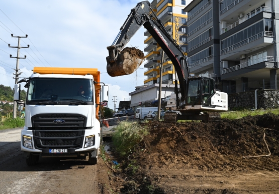 Kemer Bölgesinde Yol Genişletme Çalışmaları Başladı