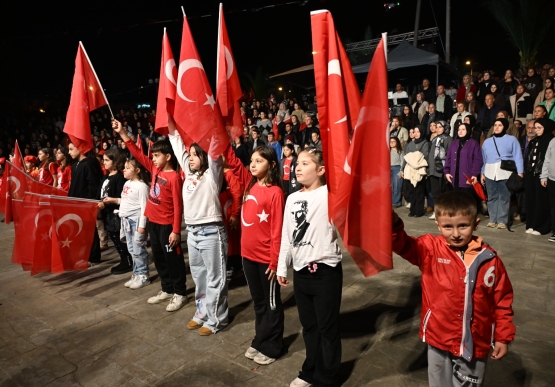 Kdz. Ereğli’de Cumhuriyet Coşkusu Sokaklara Sığmadı!