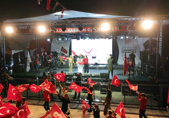 Kdz. Ereğli’de Cumhuriyet Coşkusu Sokaklara Sığmadı!