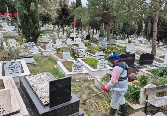 Kdz. Ereğli Şehir Mezarlığında Bayram Temizliği Yapılıyor